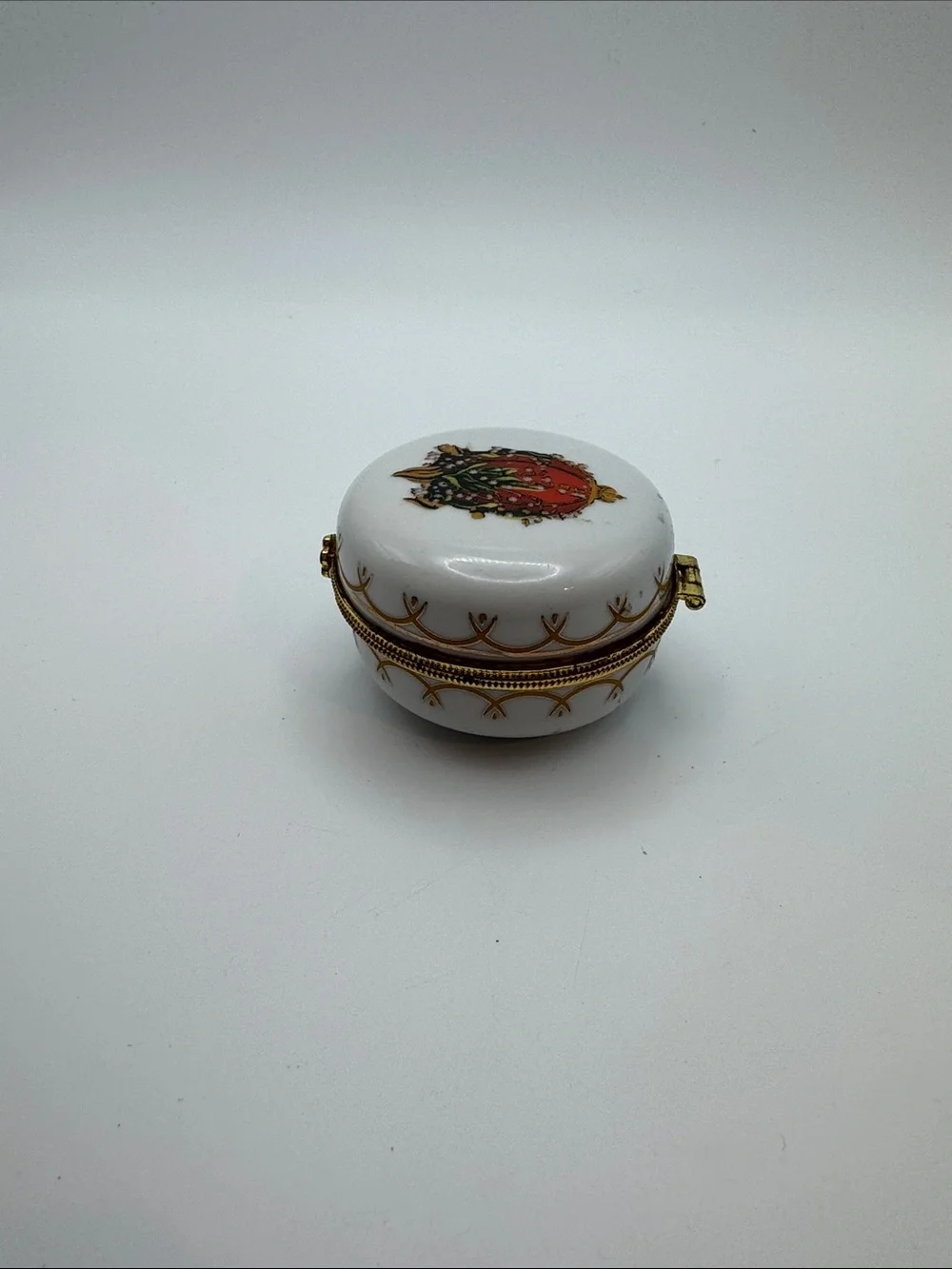 Imperial Romanov Porcelain Handpainted Gold Trim Trinket Vanity Box Oval